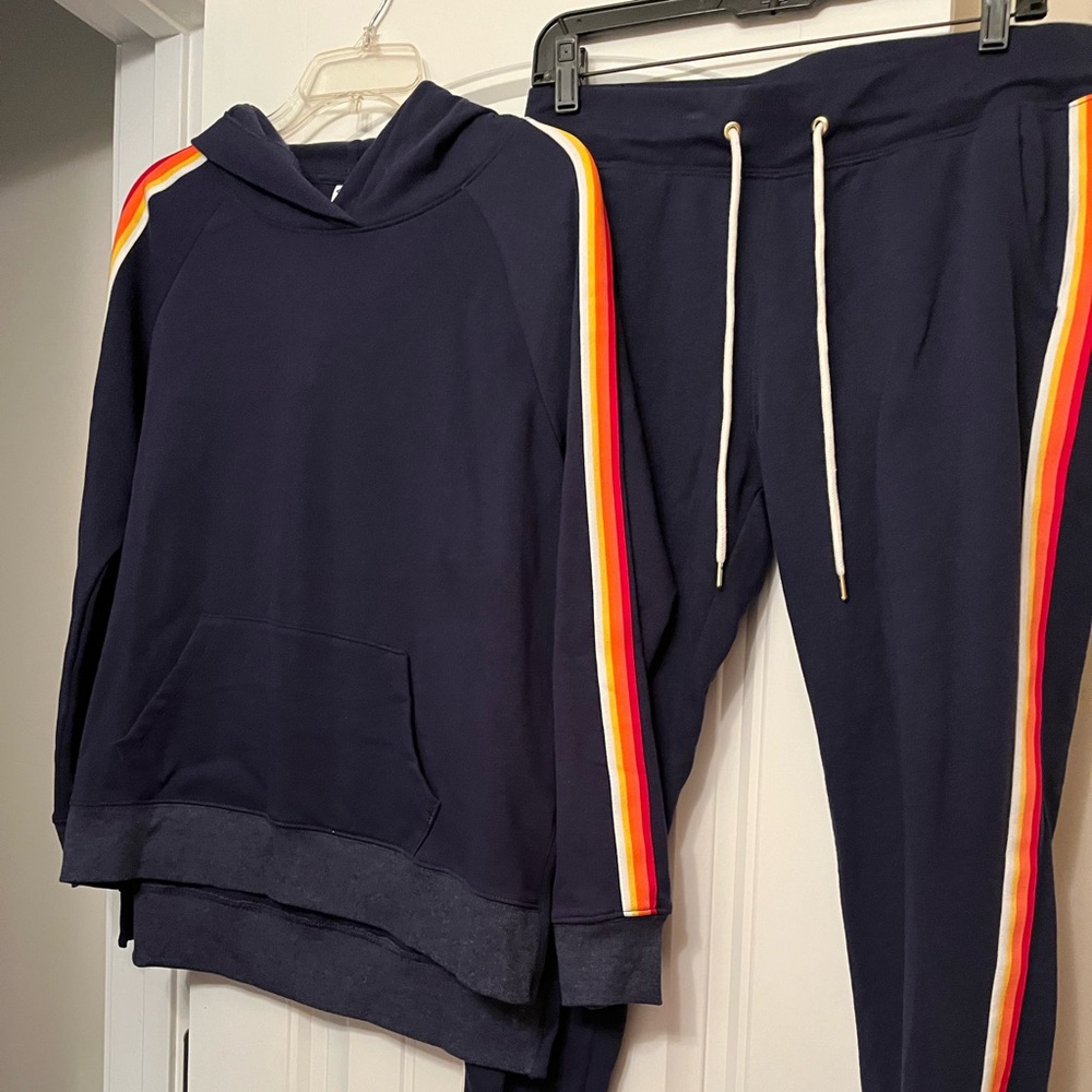 Old Navy Jogging Suit! New but sweatpants don’t have a tag! Never been worn!